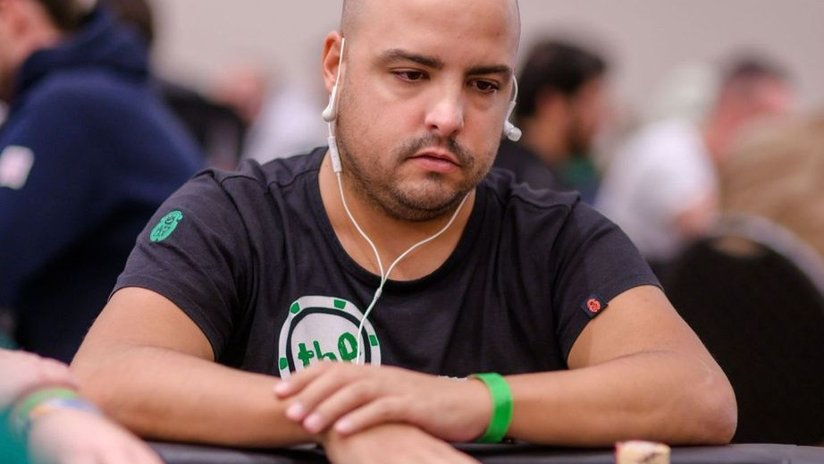 Benjamín García e Izan Padín despegan sus stacks en el Main Event