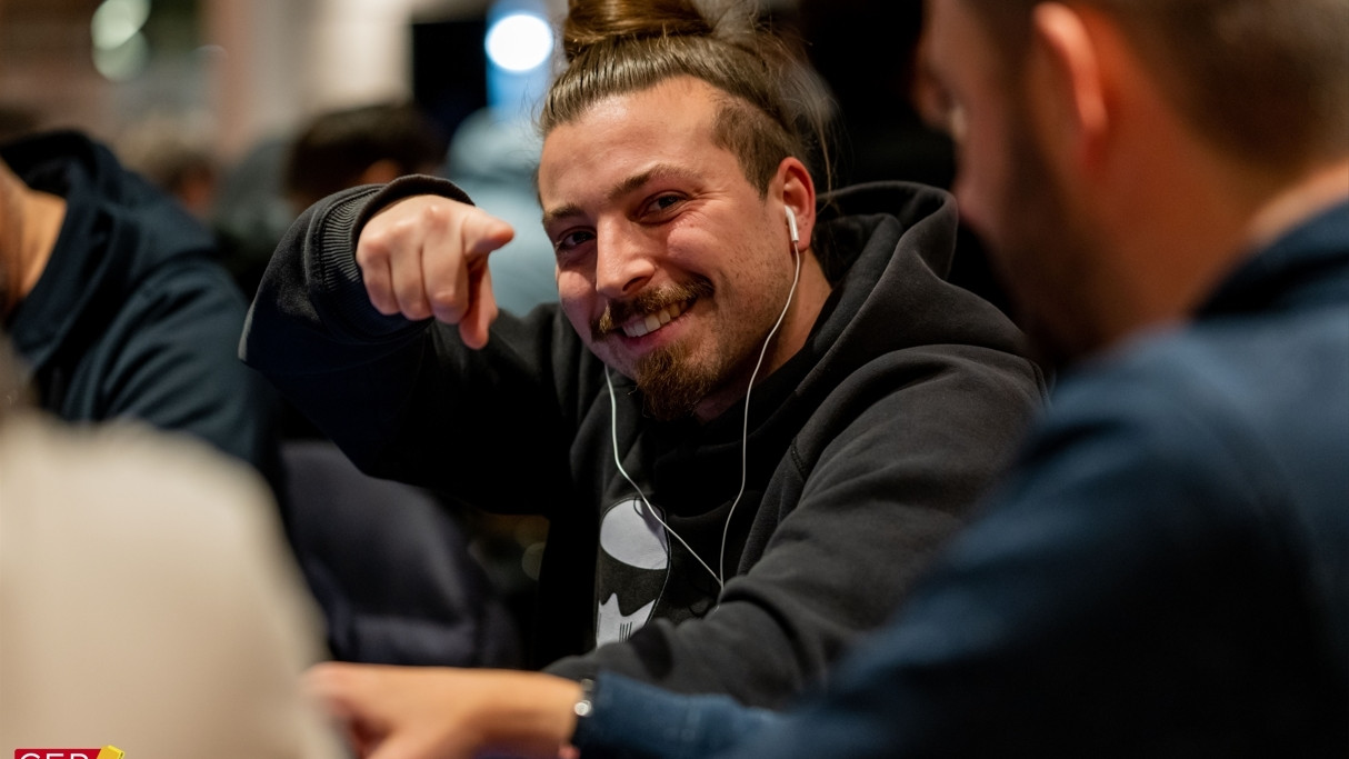 Sergi Martín elimina a un adversario en el Día 1C Main Event