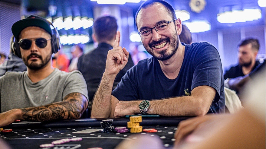 Muchas caras conocidas jugando el PHASE del Main Event