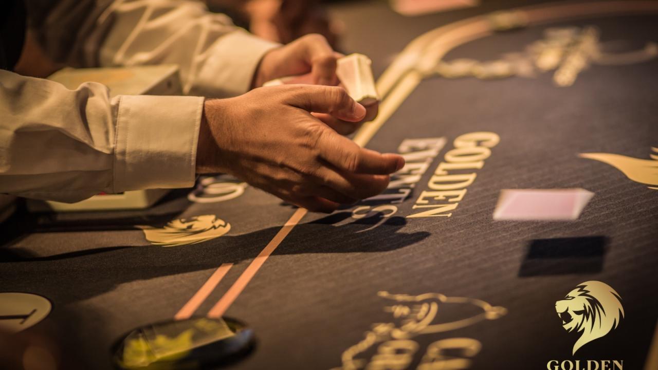 Raúl Gordo elimina a un oponente con pareja de jotas en mano