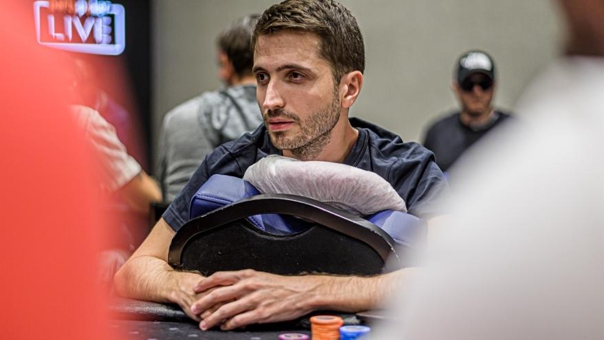 Sergi Escoté conecta color y suma algunos puntitos a su stack