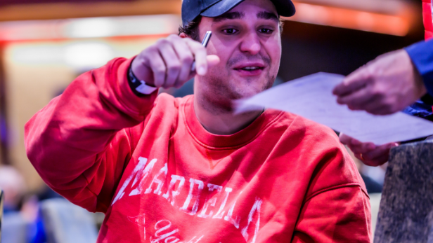 Froilán, disfrutando del maravilloso mundo del poker en la Gran Final del CNP888