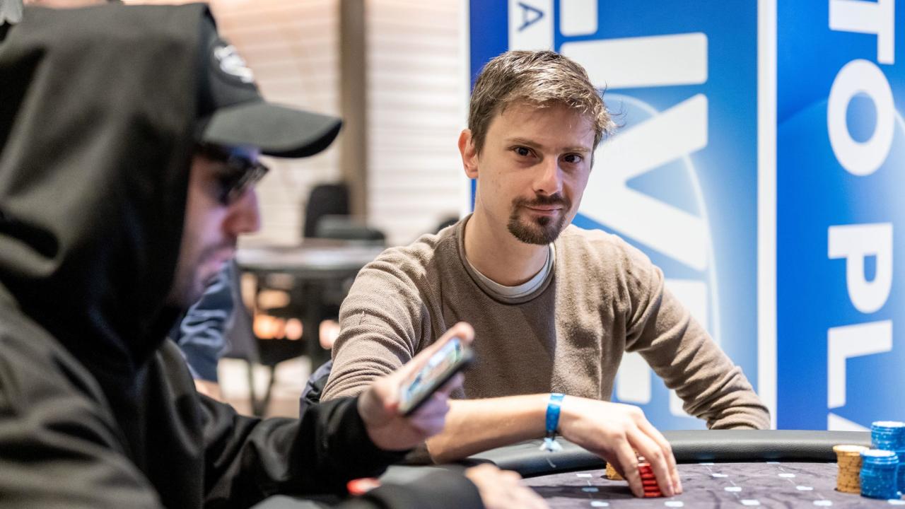 Albert Grané se lleva por delante a Giacomo Raddi