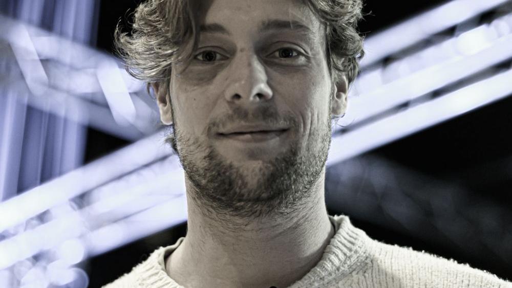 Teun Mulder continúa a lo suyo y se lleva por delante a Manuel Labous en 10ª posición. ¡Tenemos mesa final!
