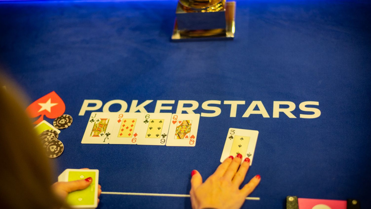 Llegamos al descanso de la cena en el Main Event 1B EPT Praga