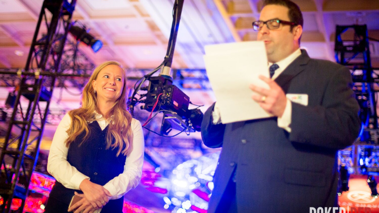 Del "Shuffle Up and Deal" se encargó Heather Alcorn, la "Dealer of the Year"