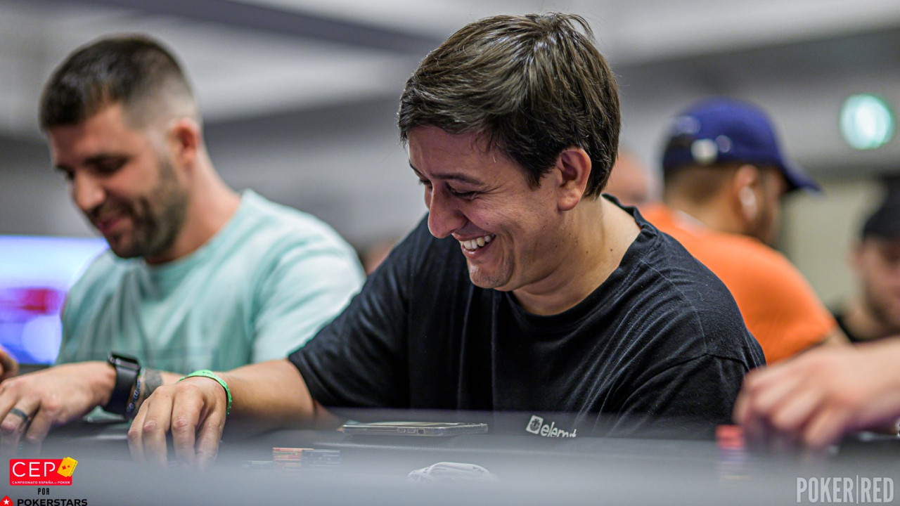 Adrián Delgado "Mr.Ghalys" se viste de Djalminha en el Main Event y ya está doblado
