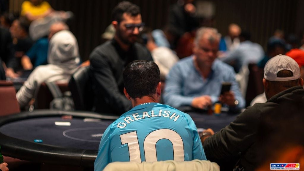 Stacks y distribución de mesas de los rostros conocidos en el Main Event Día 1A