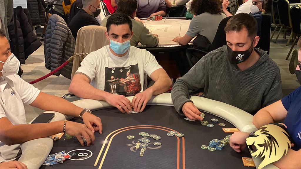 Roberto Zaldivar se dobla antes del descanso 
