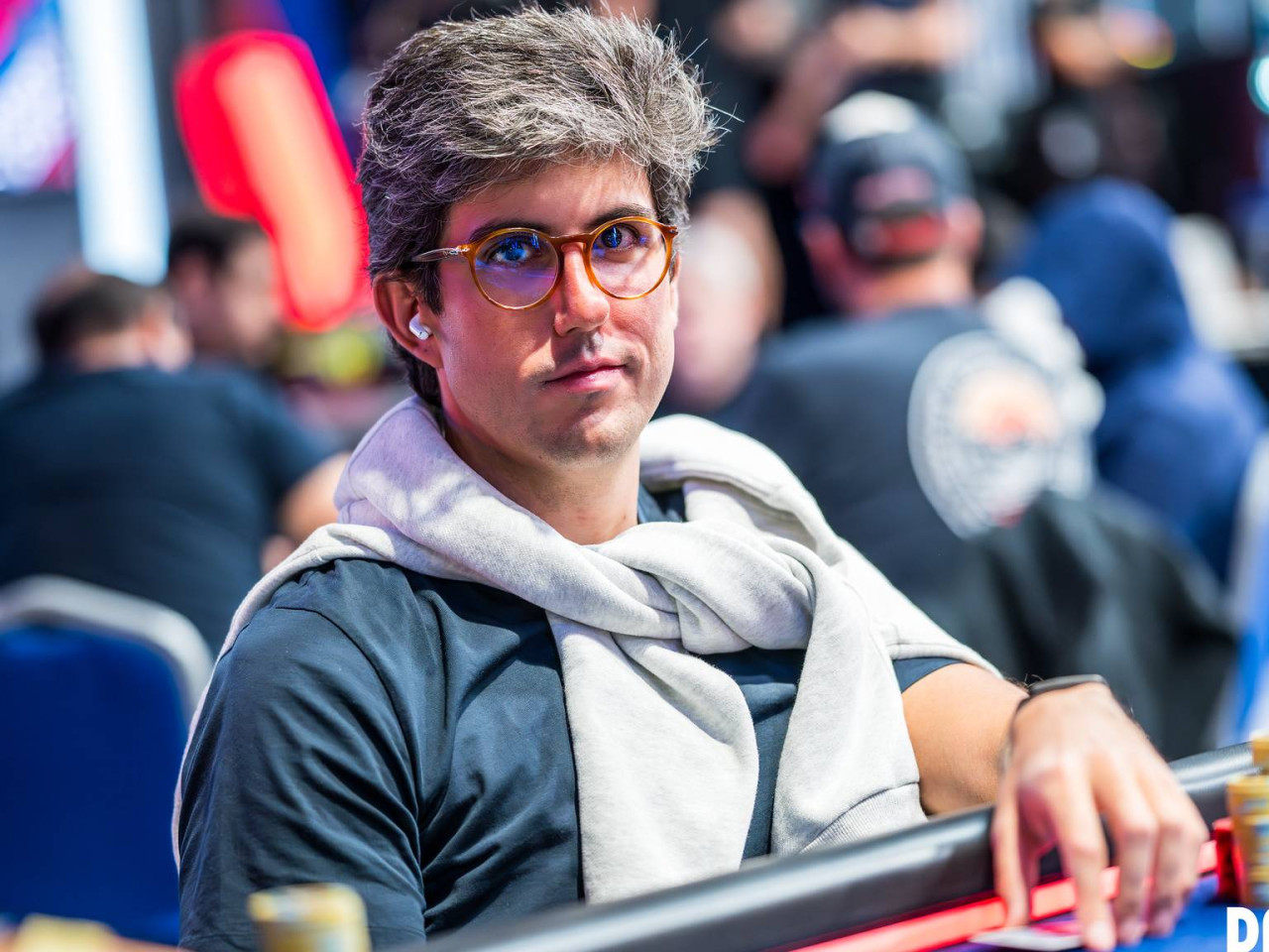 Valeriano Toledano lidera a la armada española en un agitado Día 3 del Main Event