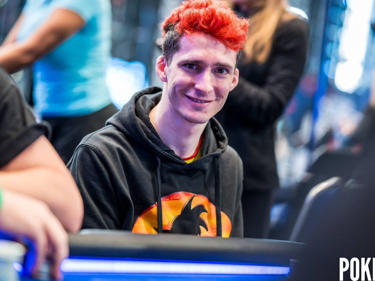 Gerard Rubiralta sigue de 'up' y conquista el 230-H: $320 Crazy Eights Asia por 19.338 $