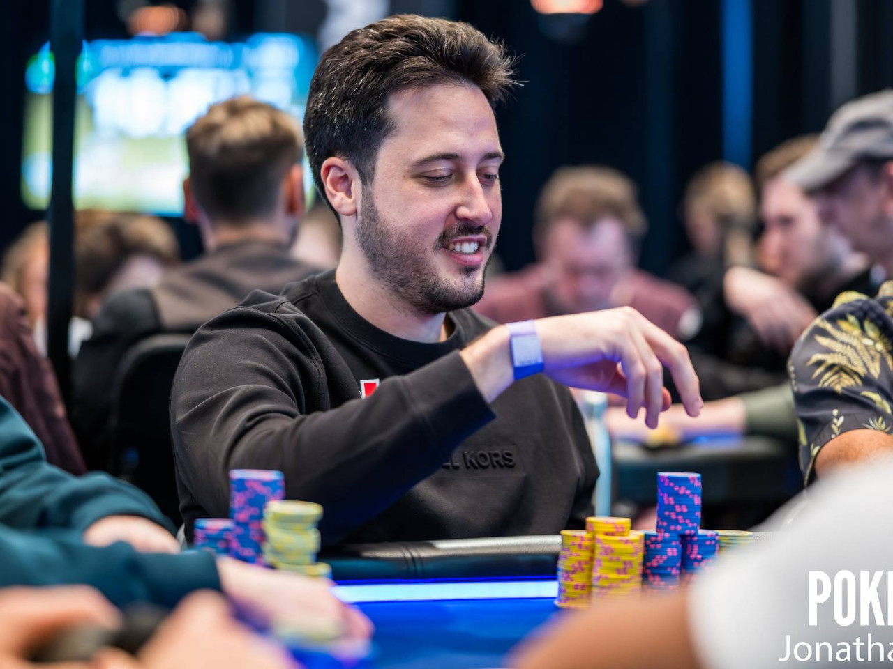 Adrián Mateos lidera la tormenta hispana en el $25K Sunday Main Event y se lleva 273.513 $