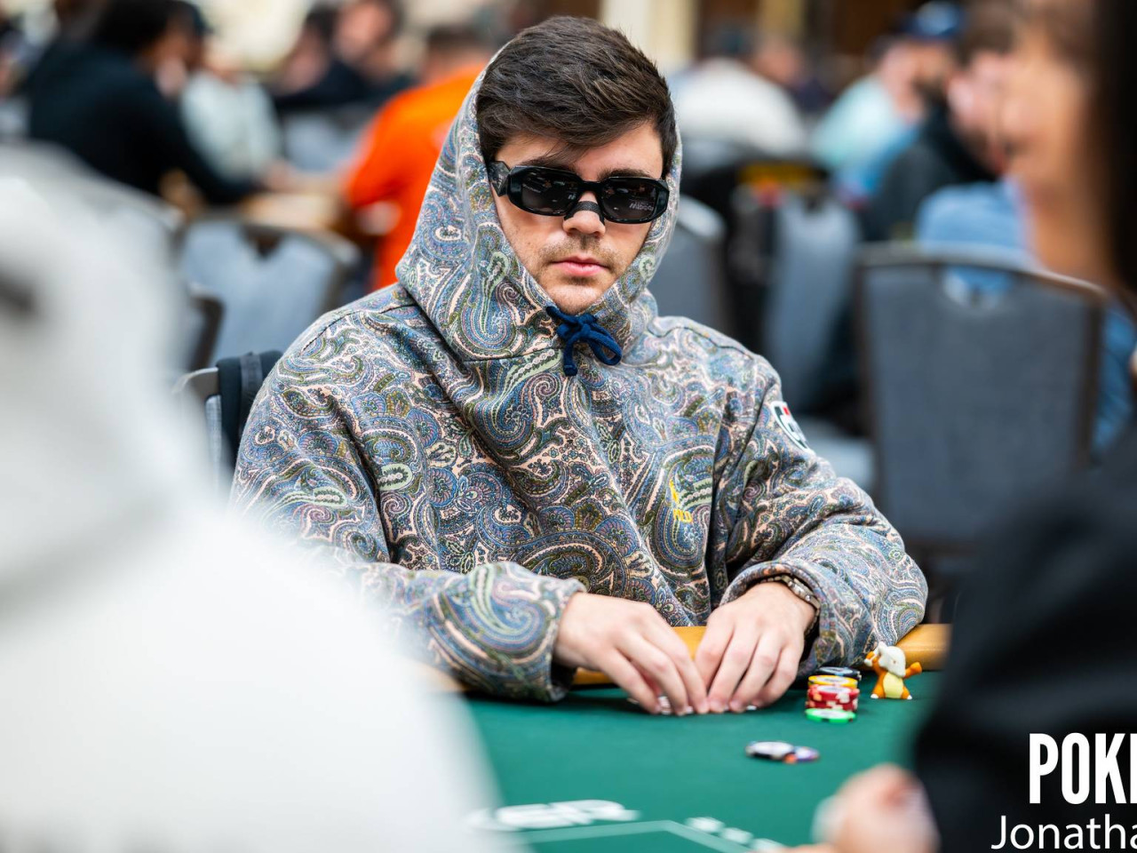 Víctor Caballero avanza en cabeza de la armada en el Día 1B del Main Event
