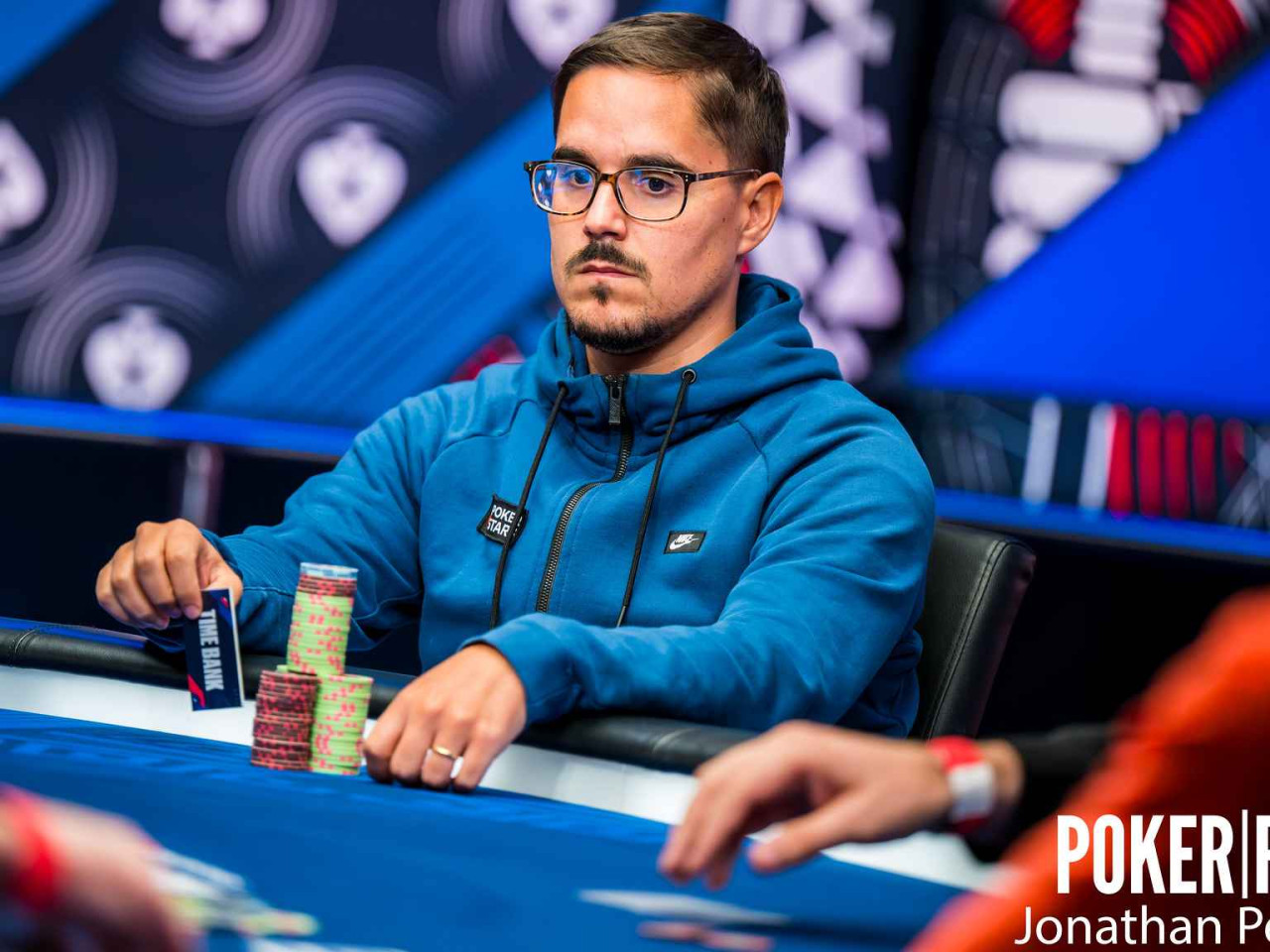 Sergio Carro y César García lucharán por meterse en mesa final del Main Event