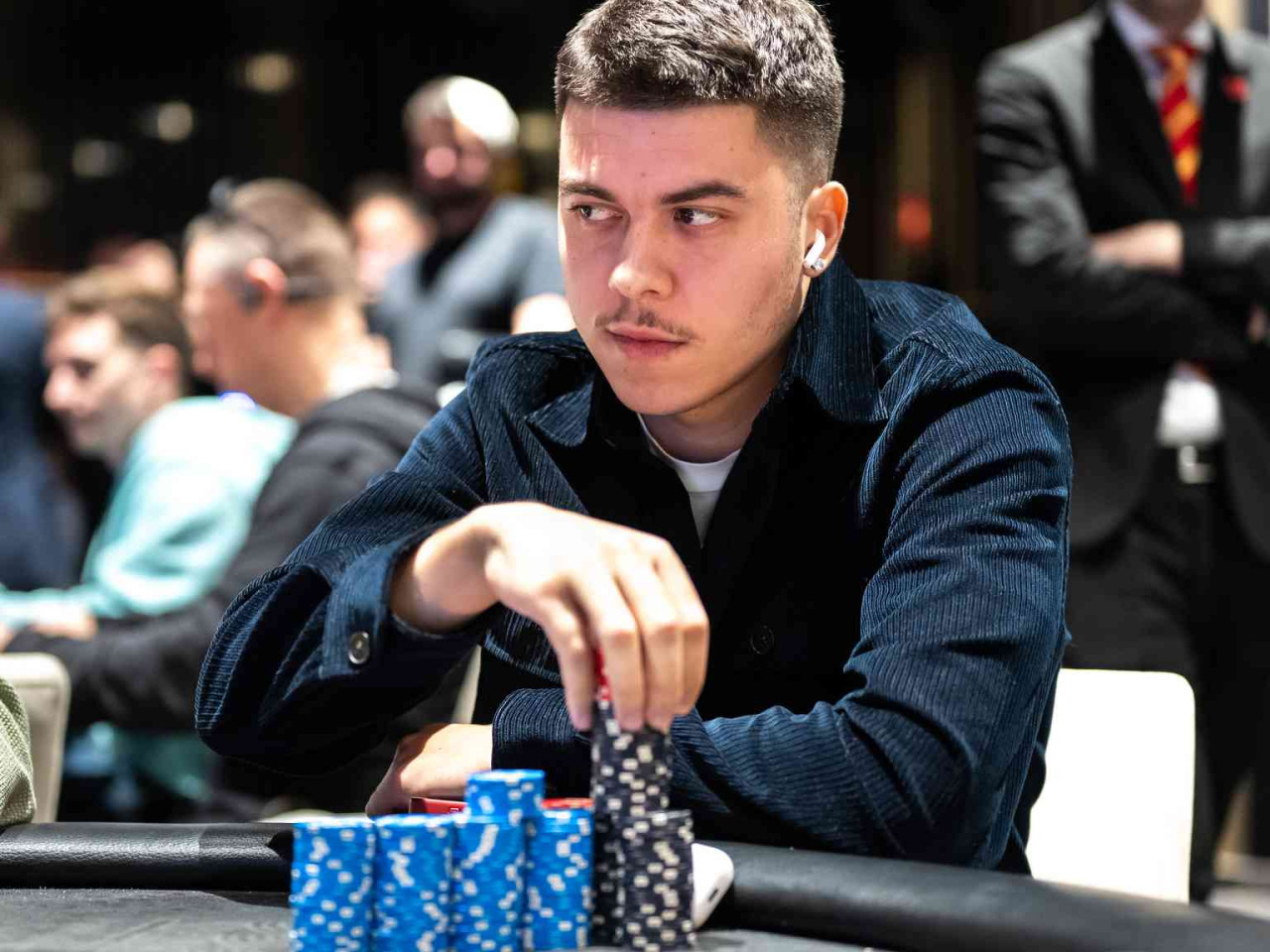 Pablo López, sin hacer ruido, se lleva el liderato en el Día 1B