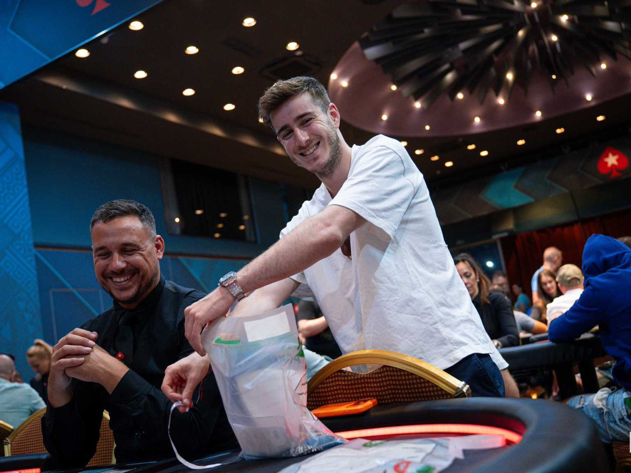 Martín Guerrero lidera la ofensiva española en el Día 1A del Main Event
