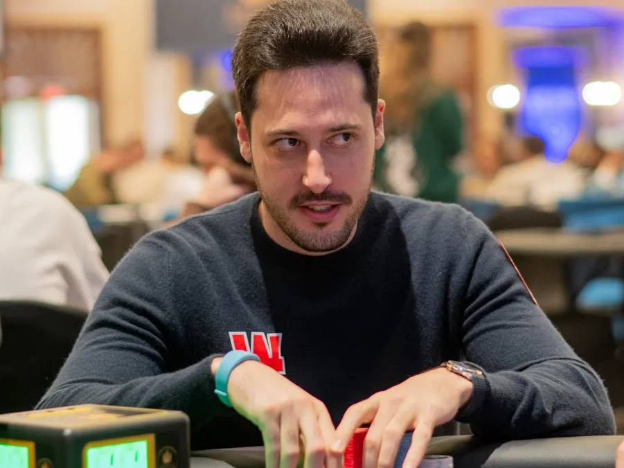 Adrián Mateos sigue en la pelea en el $50K No Limit Hold'em Grand Slam